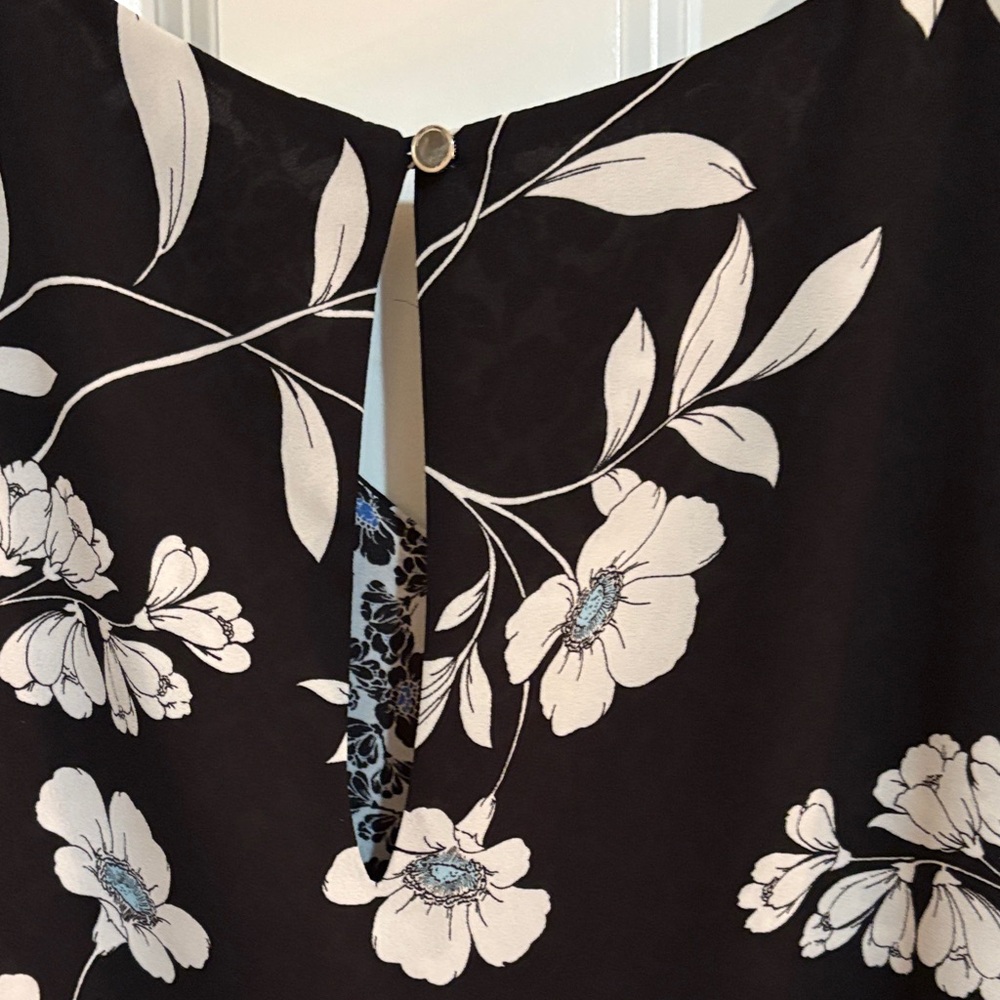 WHBM Kimono Style Top. Black w/Floral Print. Sz M. Excellent condition! - Picture 6 of 7